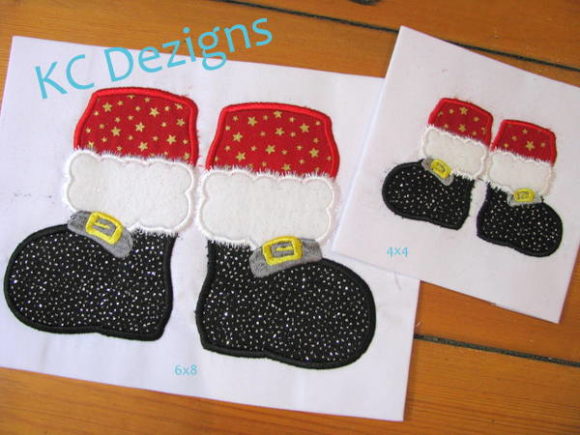 Adorable Santa Feet for Festive Embroidery